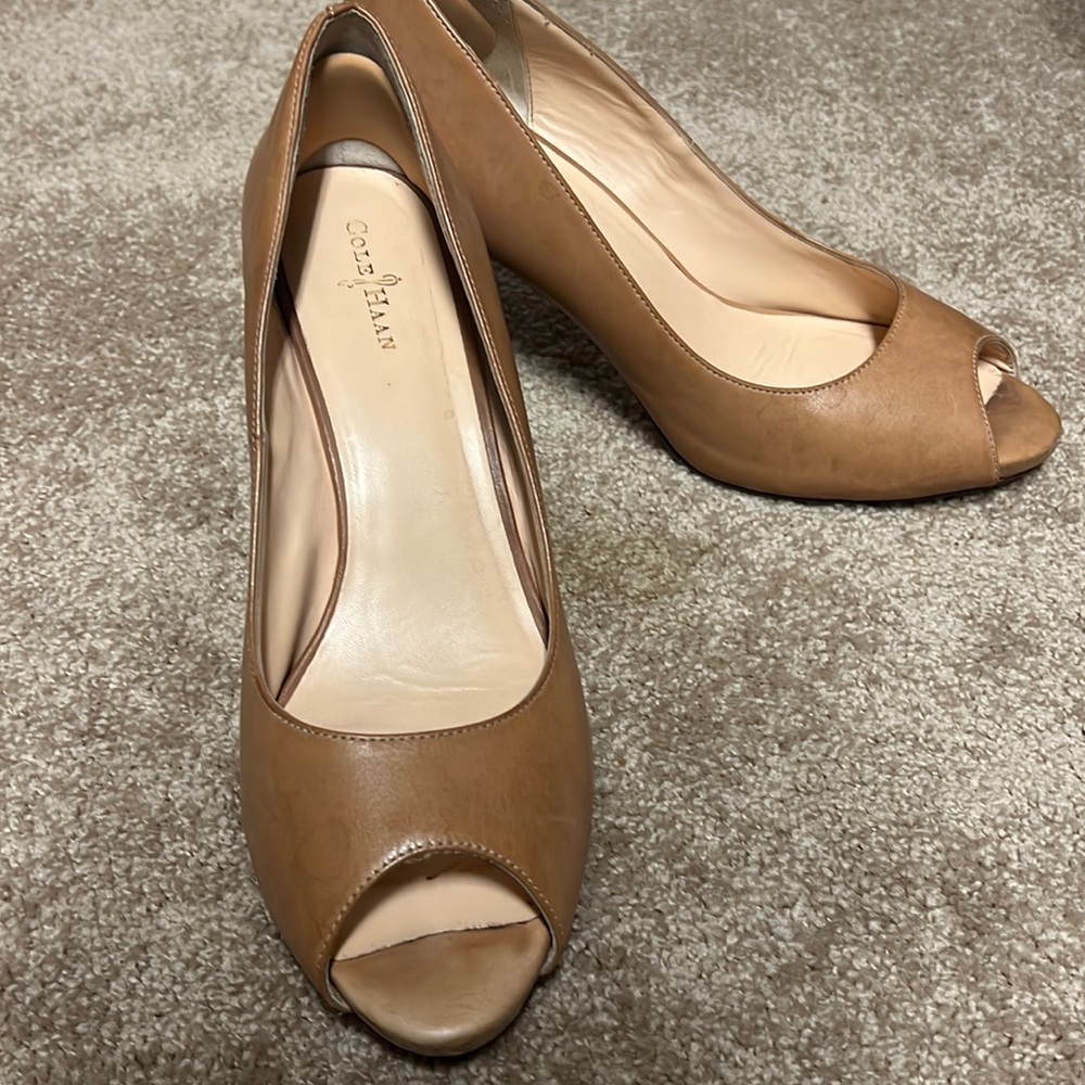Beautiful Tan Heels 👠